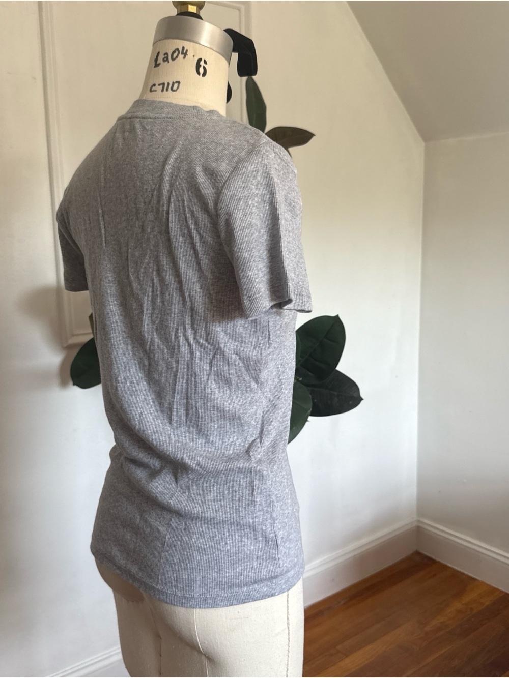 Banana Republic Heather Gray Short Sleeve Ribbed Tee - Picture 2 of 6